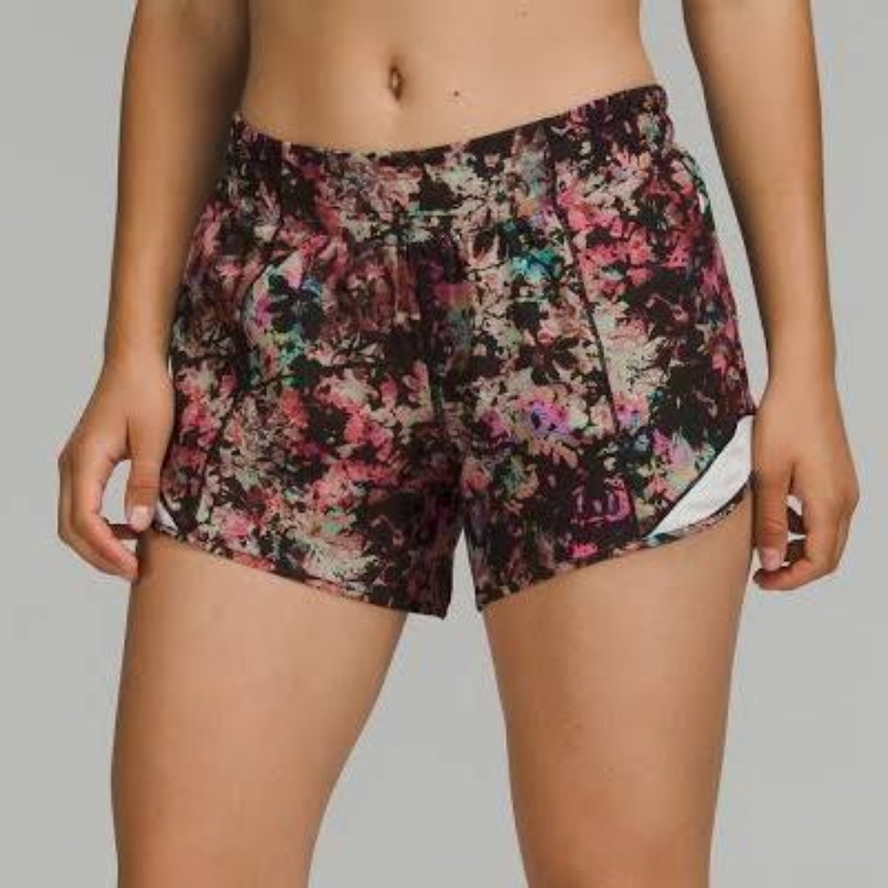 Lululemon hotty short 4, Gently Used